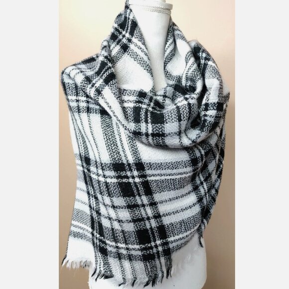 NEW Modcloth Black and White Plaid Blanket Scarf with Fringe - Picture 1 of 6
